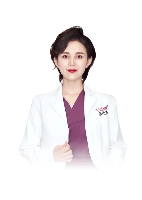 曹美 注射美容副院长 · 主治医师 形象照