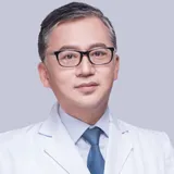 颉玉胜 副院长 · 美容皮肤科 形象照